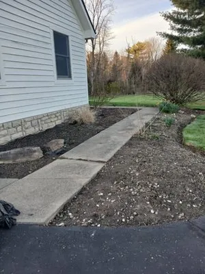 Maldonado Landscaping Logo