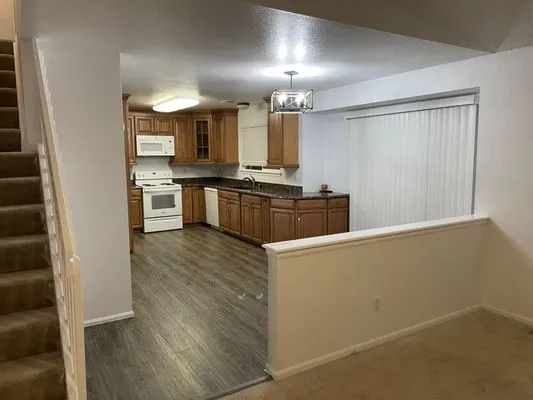 MarEus & Son Handyman Services Logo