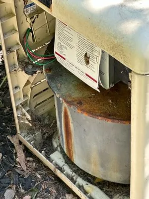 Marquee Pools & Service Logo