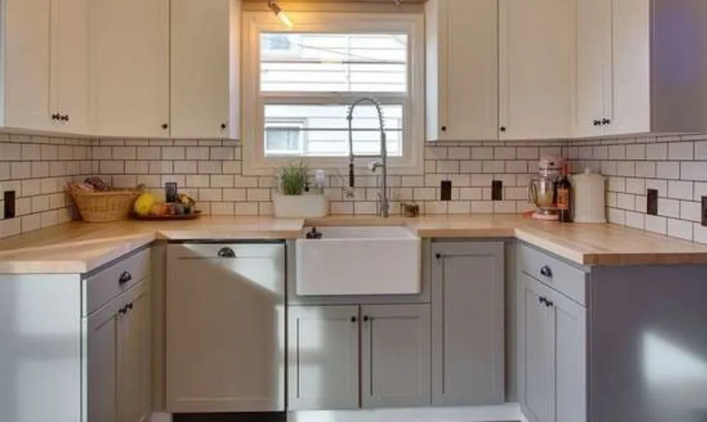 Slide of Martinez Construction