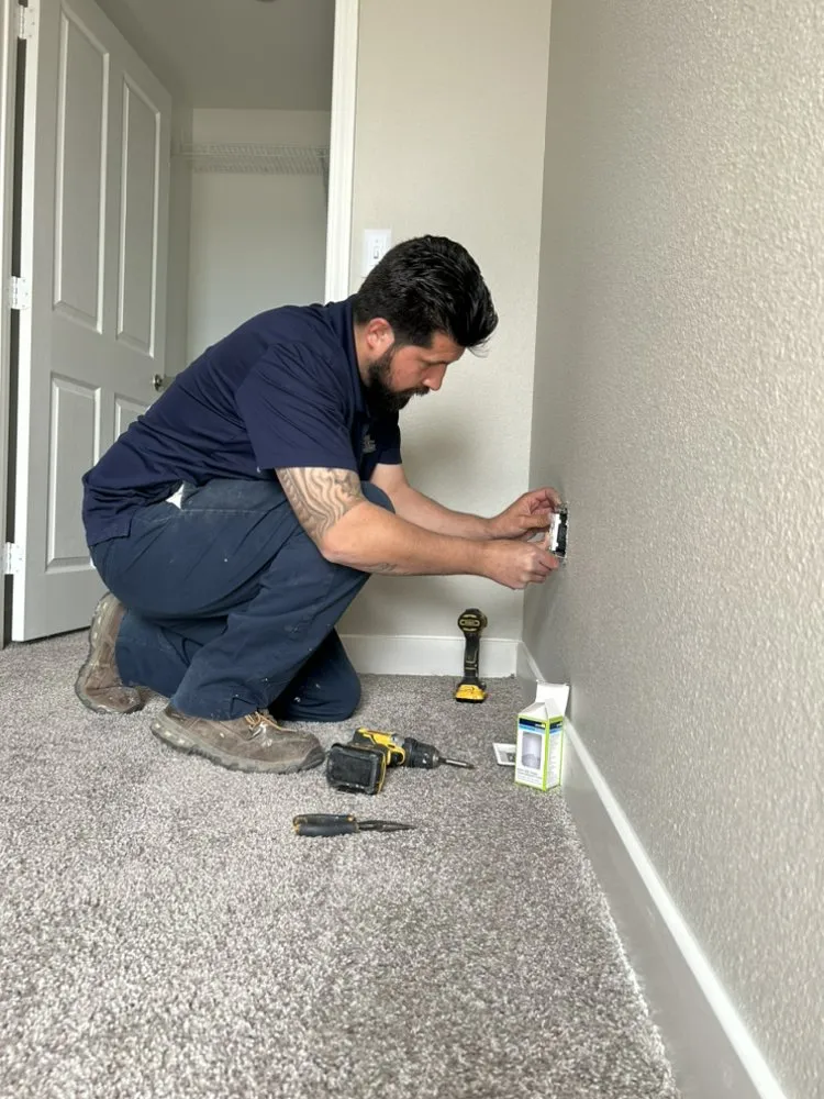 Slide of Matthew Vasquez Handyman