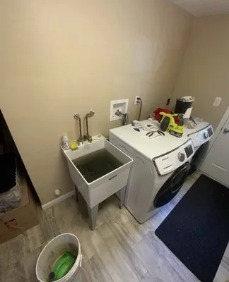 Maverick Drain Cleaners Logo