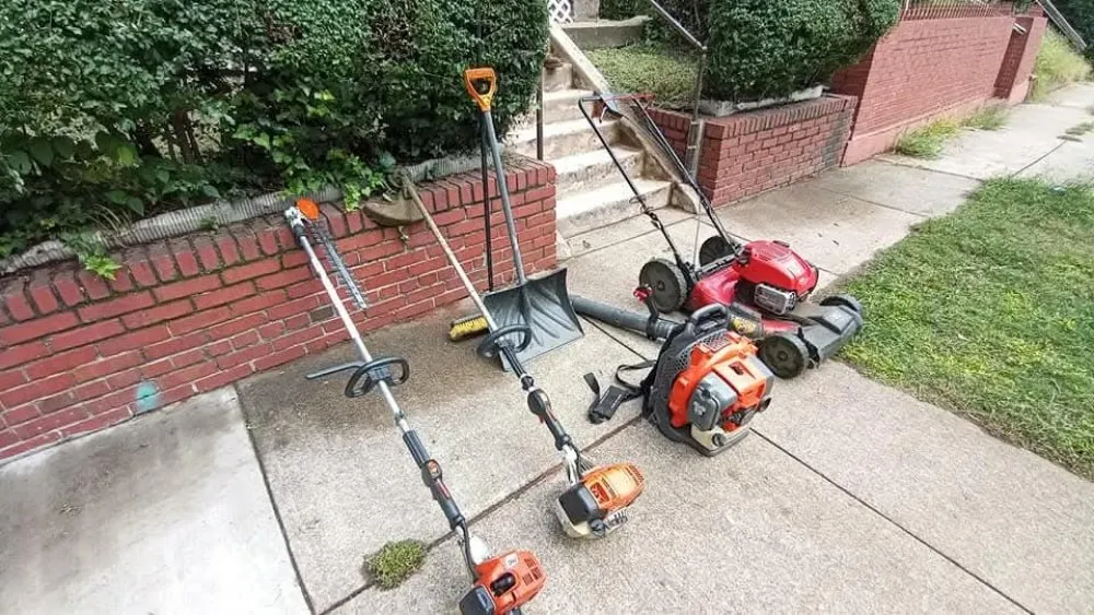 Slide of Mikes Maintenance and More