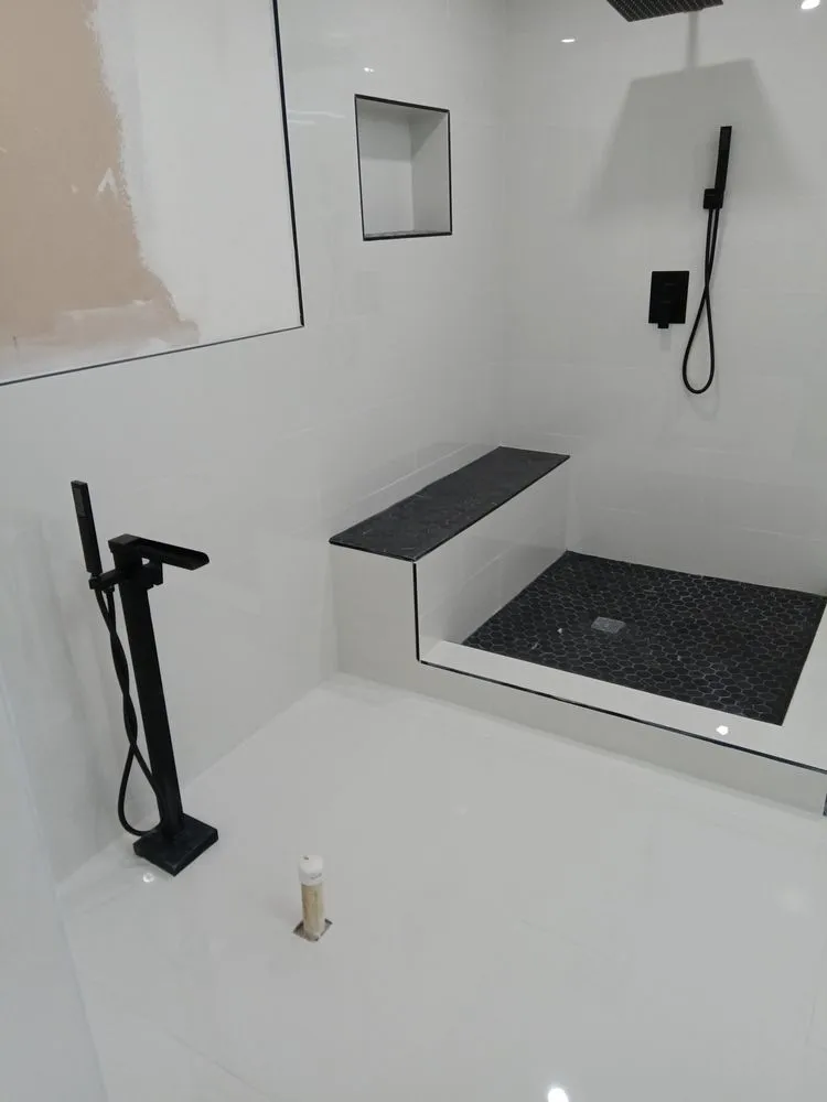 Slide of Milton Plomero