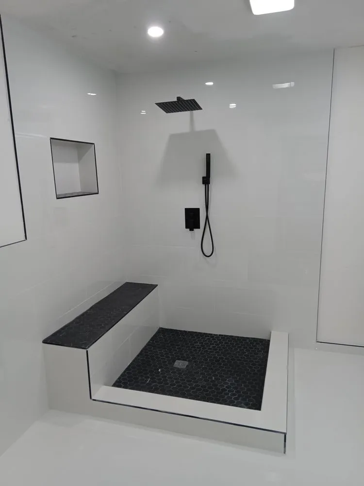 Slide of Milton Plomero