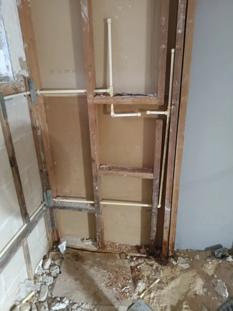 Slide of Milton Plomero