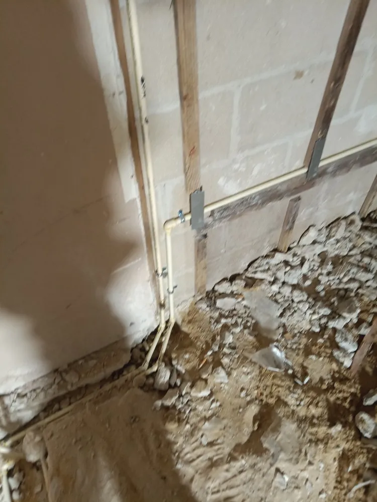 Slide of Milton Plomero