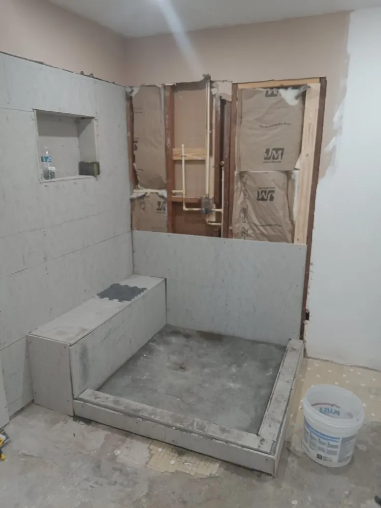 Slide of Milton Plomero