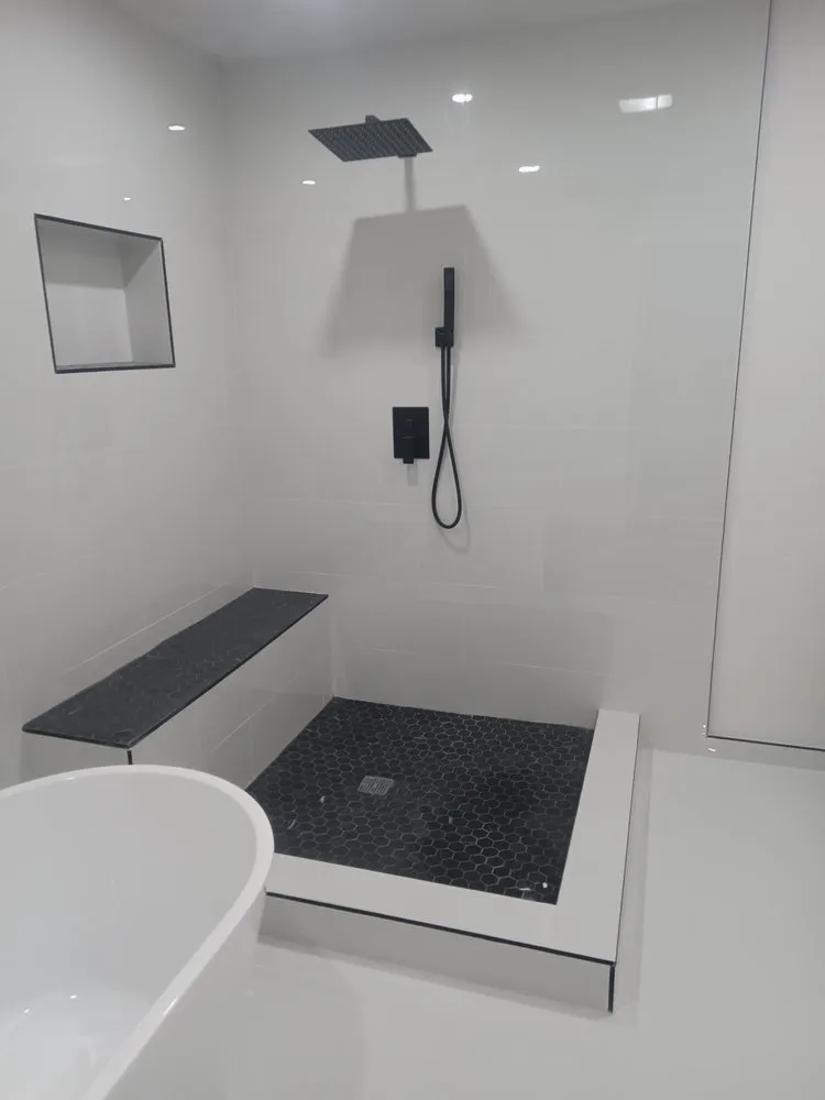 Slide of Milton Plomero