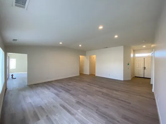 Modern 20 Construction Logo