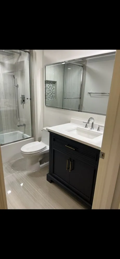 Slide of M&R Construcción