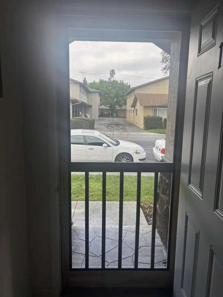 Slide of Mr Den Handyman Service