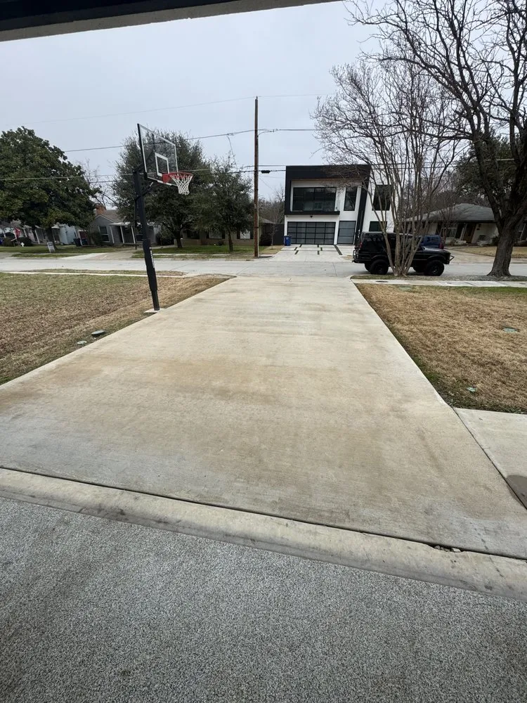 Slide of Muniz Handyman Services