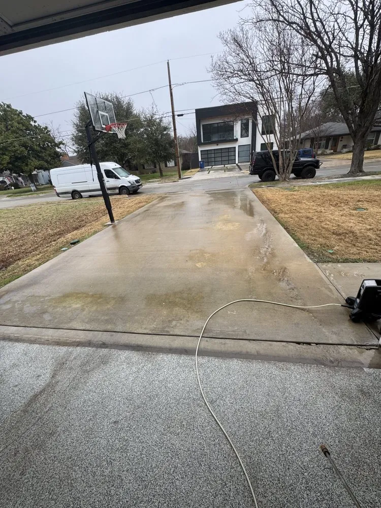 Slide of Muniz Handyman Services