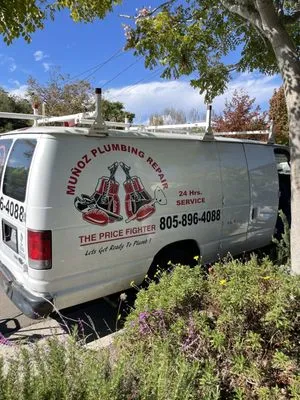 Munoz Plumbing & Repair Logo