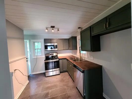 Munoz Pro's Painting Logo