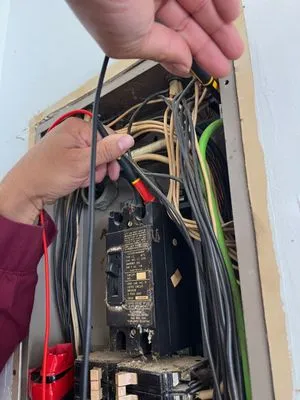 Murray Electric & Plumbing Logo