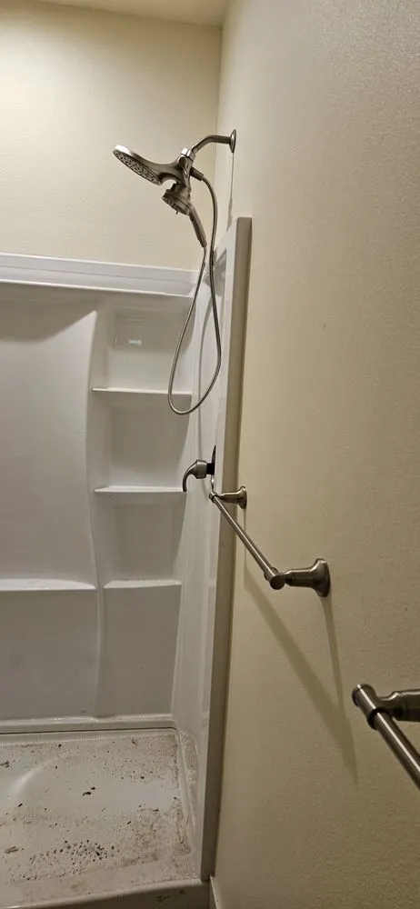 Slide of Nilo Handyman