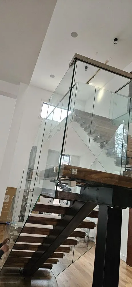 Slide of Nilo Handyman