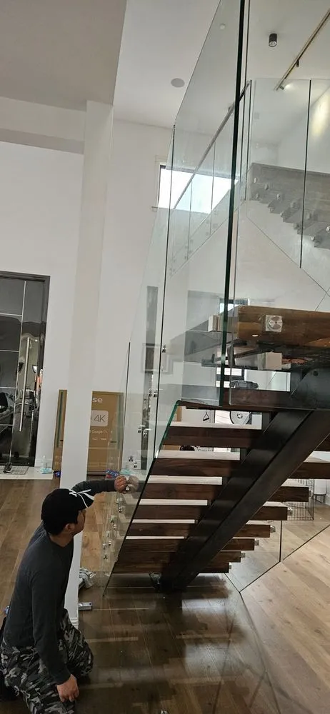 Slide of Nilo Handyman