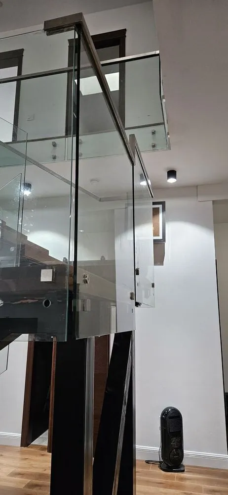 Slide of Nilo Handyman