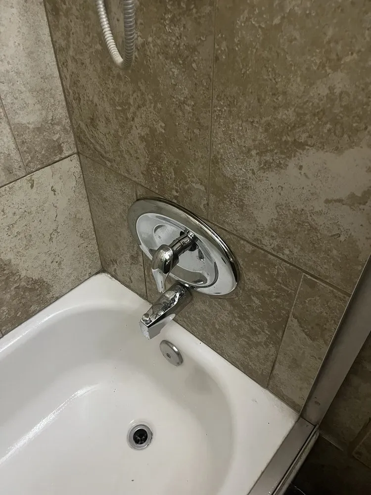 Emergency plumbing repair service in Long Beach, CA - Omar's Plumbing & Rooter Gas leak repair
