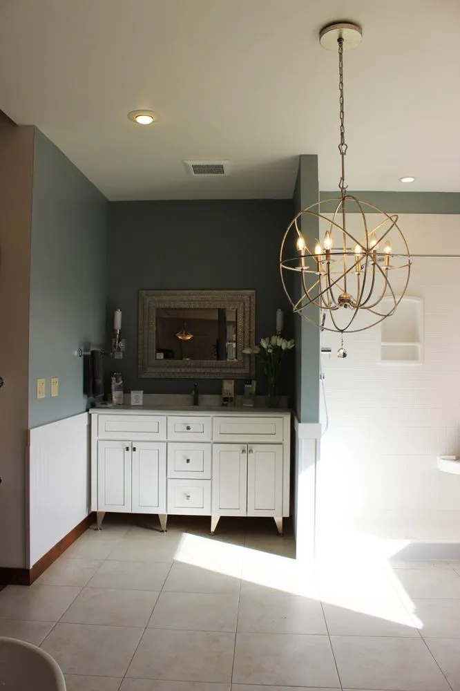 Slide of Pahl's Designer Showrooms