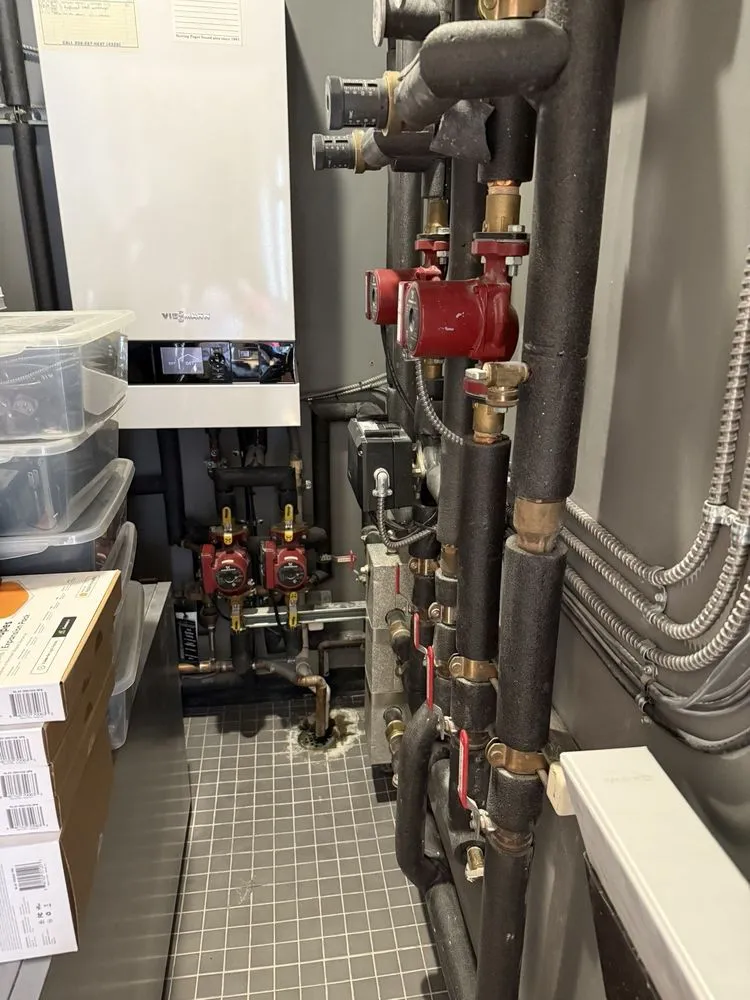 Slide of Paris Plumbing