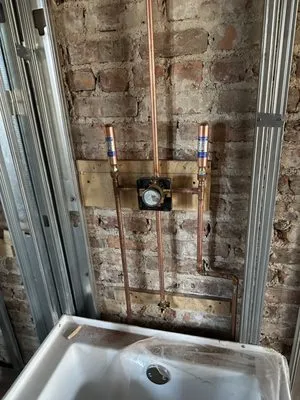 Pllumai Contracting Logo