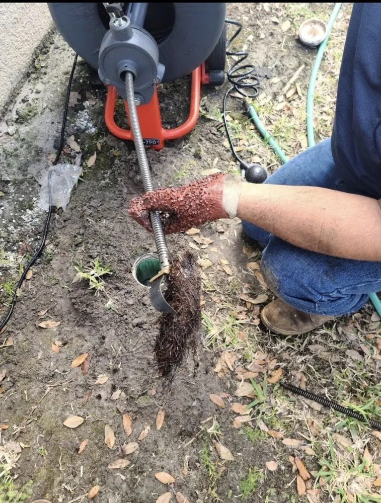 Slide of Plomero Destapes