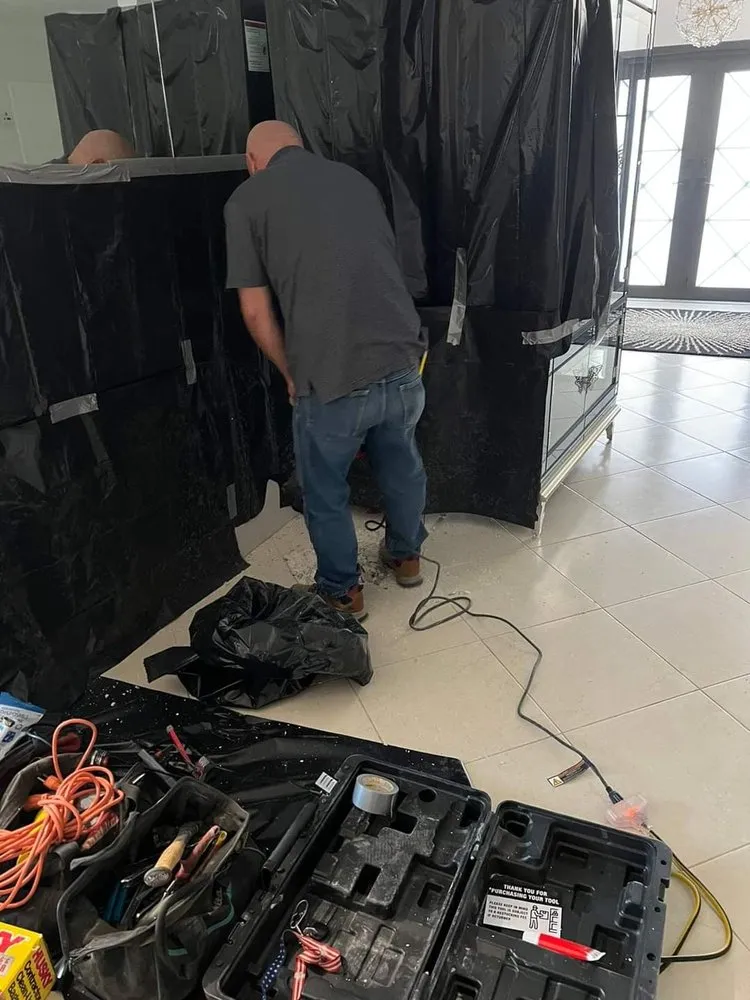 Slide of Plomero Global