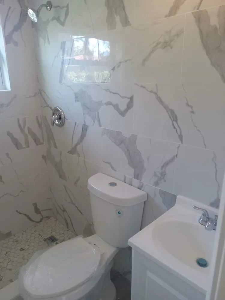 Slide of Plomero Global