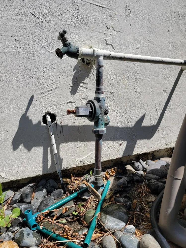 Slide of Plomero Plumbing Pg