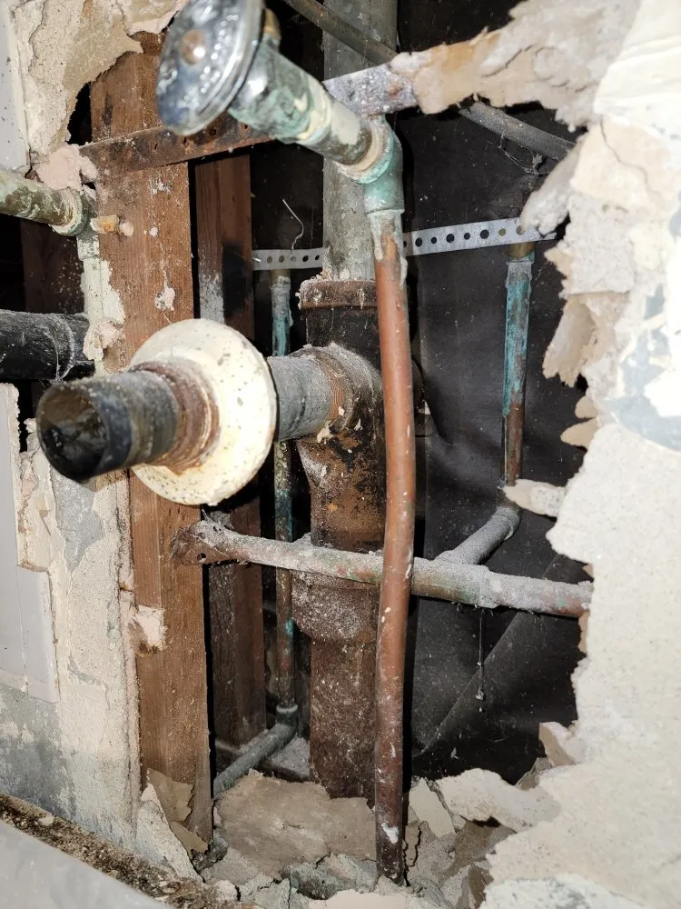 Slide of Plomero Plumbing Pg