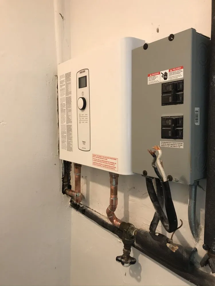 Slide of Plomeros en Miami