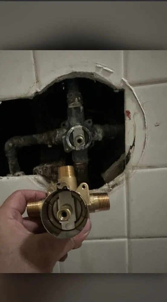 Trusted emergency plumbing service in Los Angeles, CA - Plumbing Services Leo