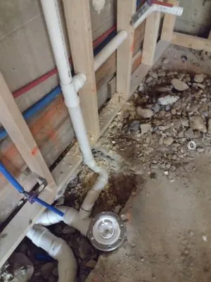 Plumbums Services Logo