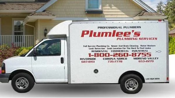 Plumlee's Plumbing Services Logo
