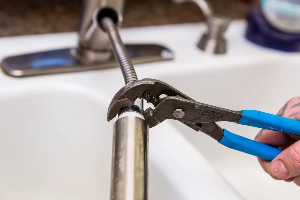 Slide of P&R Plumbing Services