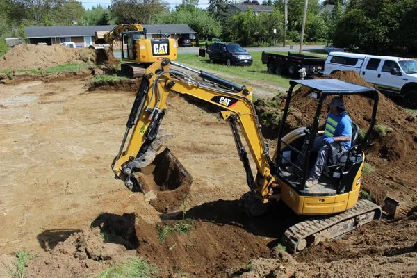 Premier West Construction Logo