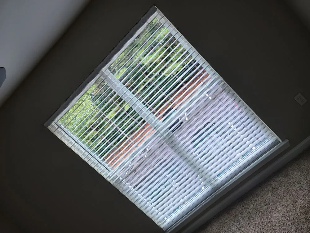 Slide of Premiere Handy