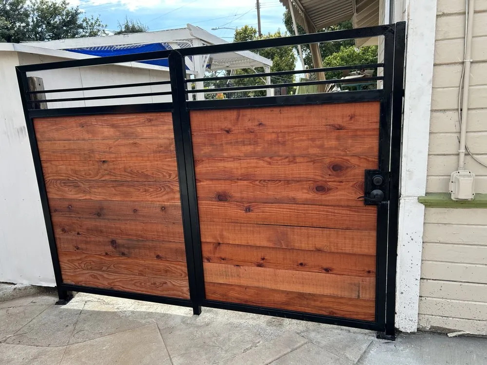 Slide of Pérez Construction 49