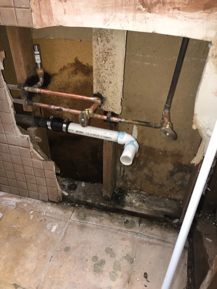 Slide of Professional Plumbing & Poo Services