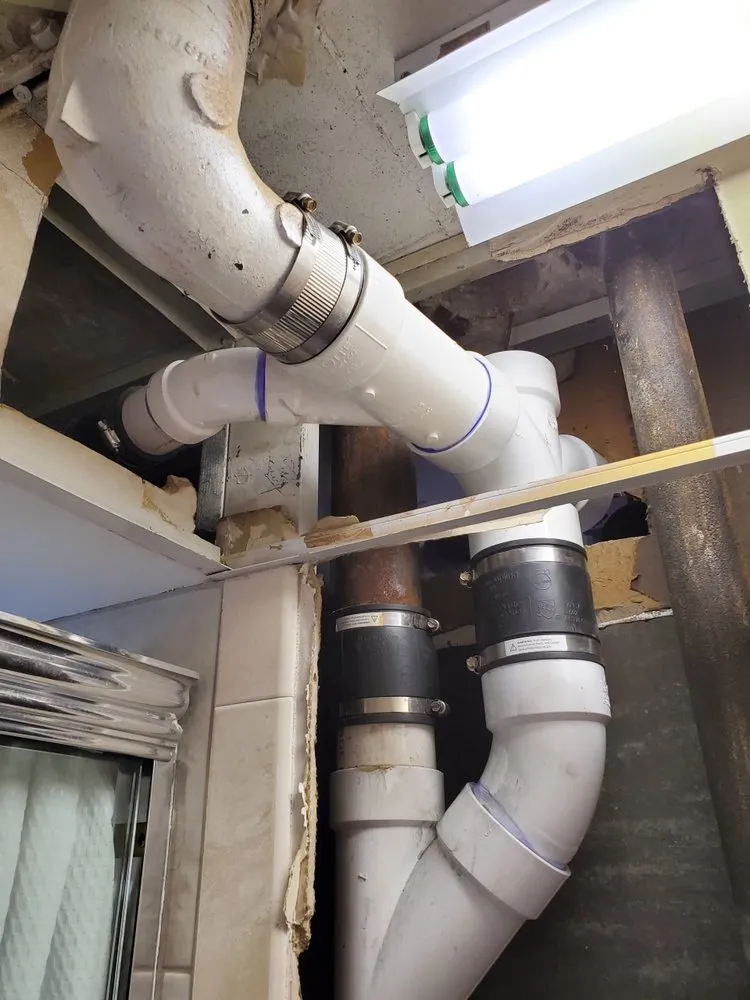 Slide of Professional Plumbing & Poo Services