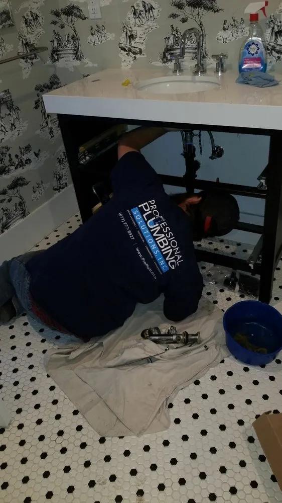 Emergency emergency plumbing service in Canoga Park, CA - Professional Plumbing Solutions