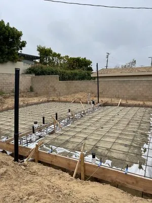 Qing Construction Logo