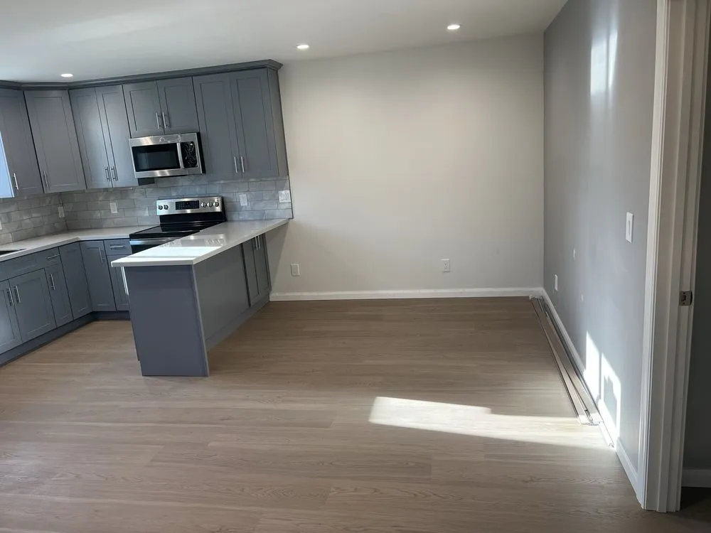 Slide of R Bay Construction