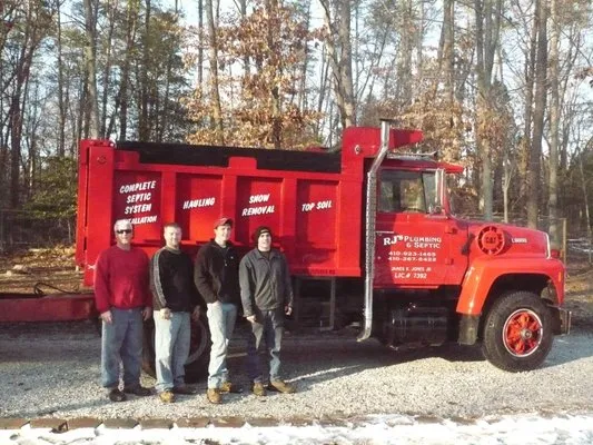 R J'S Plumbing & Heating Logo