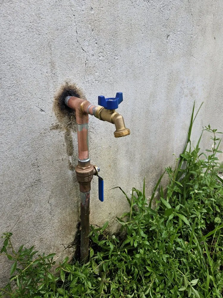 Slide of R1 PLUMBING SOLUTIONS