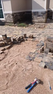 Ramirez & Vega Construccion Logo